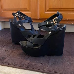 Steve Madden black strappy wedges